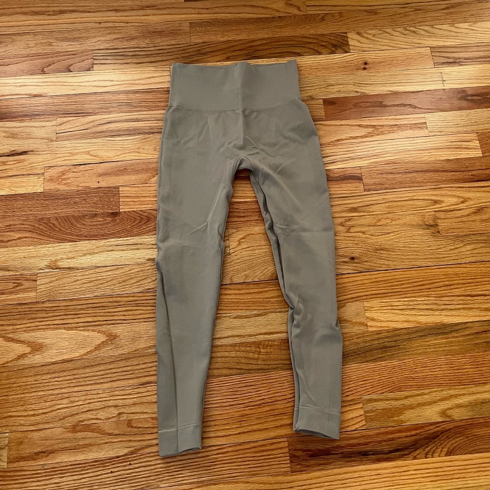 set active leggings - Picture 2 of 3